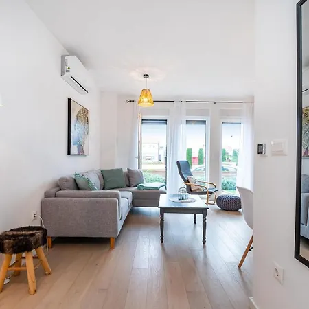Apartment 1 Bedroom Beautiful In *