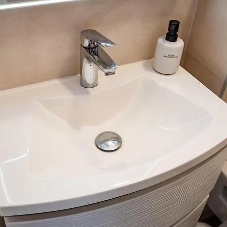 Apartment 1 Bedroom Beautiful In *