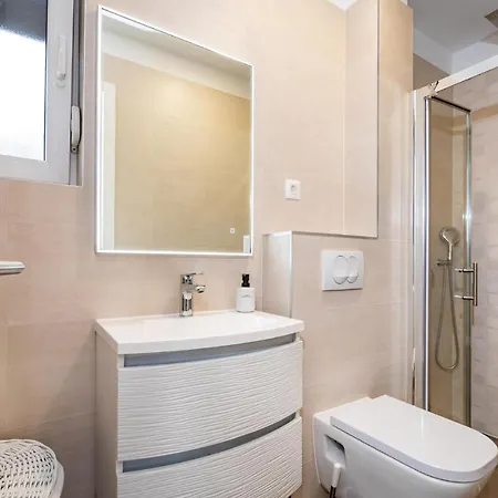 1 Bedroom Beautiful In