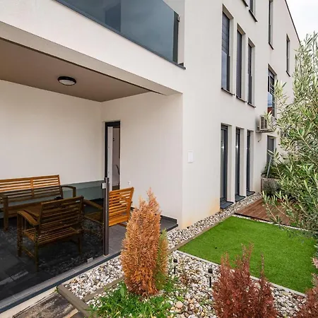 Apartment 1 Bedroom Beautiful In *