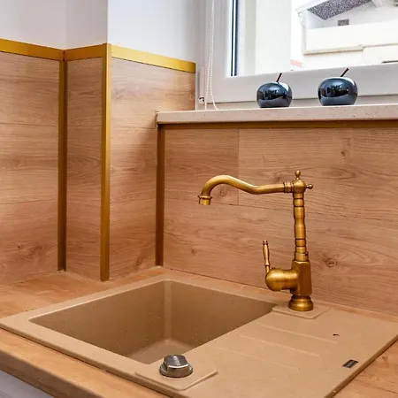 1 Bedroom Beautiful In *