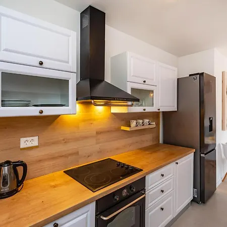 Apartment 1 Bedroom Beautiful In *